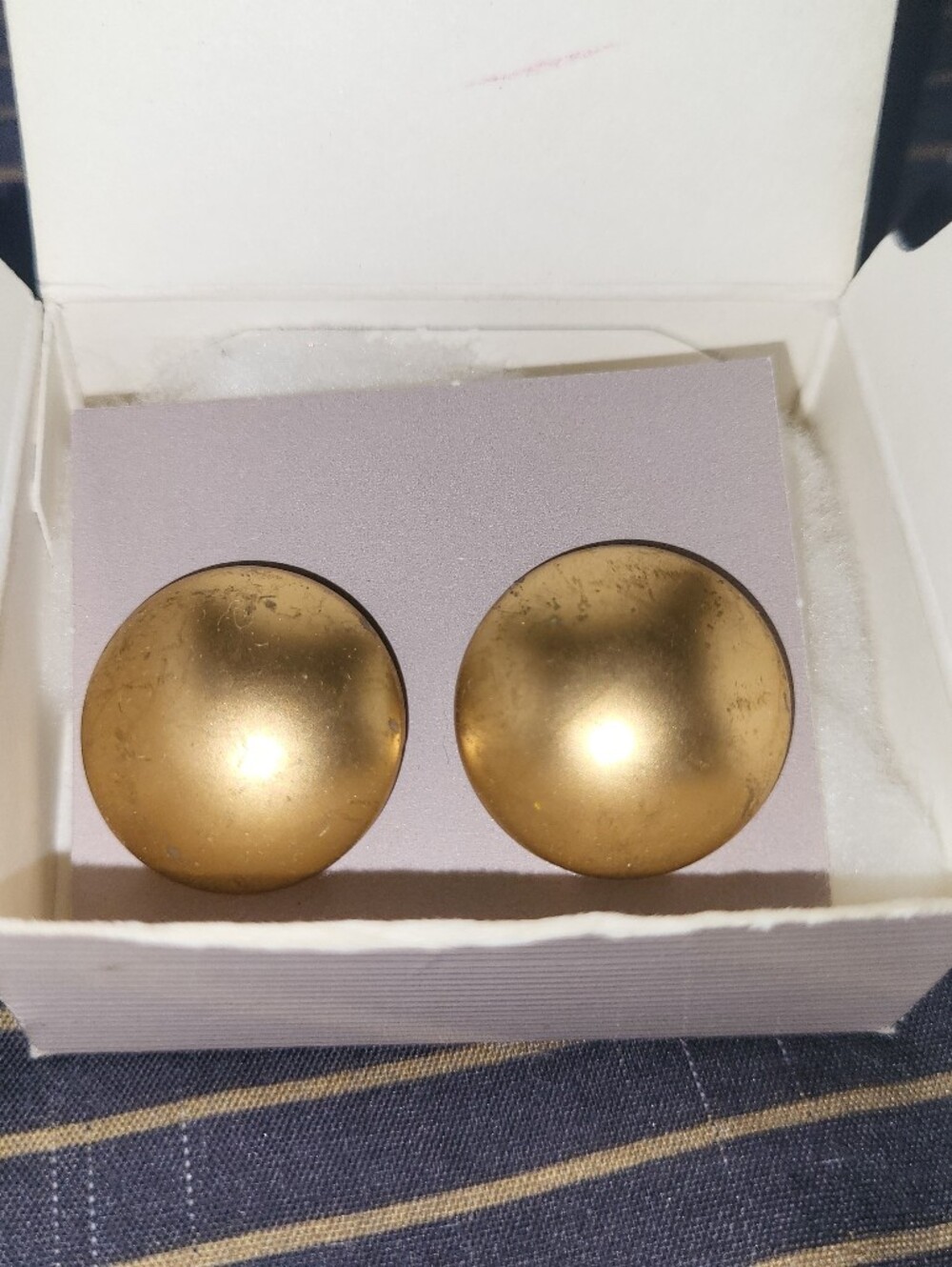 New In Box Avon Vintage 1987 Metallic Lustre Post Back Earrings
